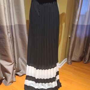 Just Cavalli Elegant Black and White Pleated Maxi Skirt Sz 40